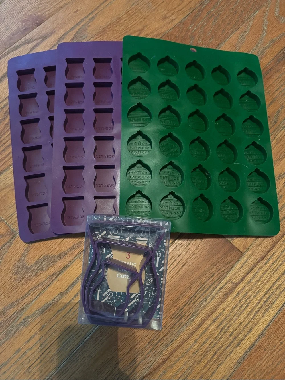 Scentsy Silicone Mold & Cutter Set in Purple and Green